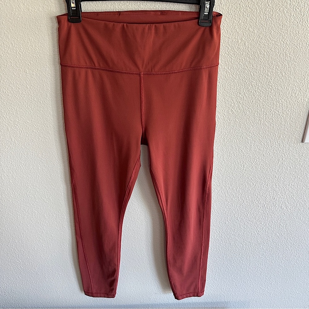 Athleta Ultimate Stash Pocket Leggings 7/8 Tights Women’s Small Burgundy